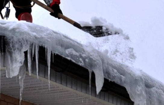 Осторожно, возможен сход с крыш снега и наледи!