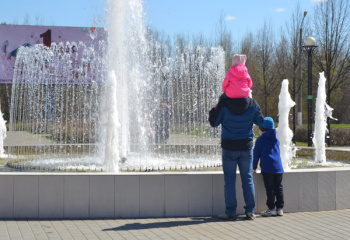 Открытие летнего сезона работы городского фонтана.  