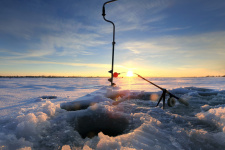 Зимний период ловли рыбы начинается с установлением льда на водоемах