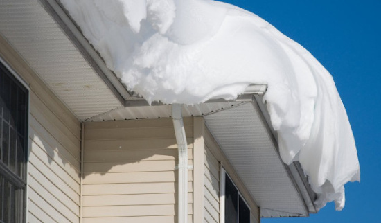 Осторожно, возможен сход с крыш снега и наледи!