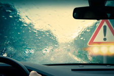 Вождение автомобиля во время дождя, советы водителям