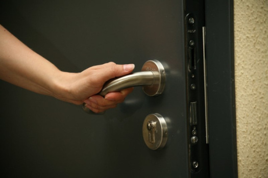 Если захлопнулась дверь