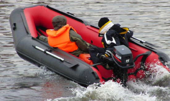 Как вести себя в лодке во время плавания на ней