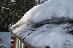 Осторожно, снег на крыше!