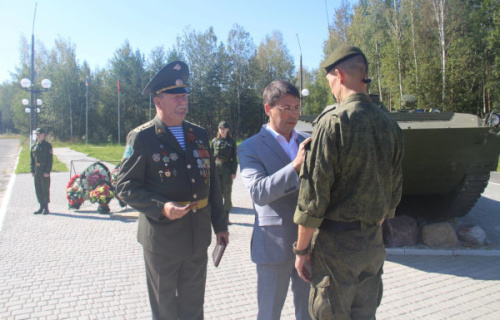 Торжественно вручили медаль «За отвагу»