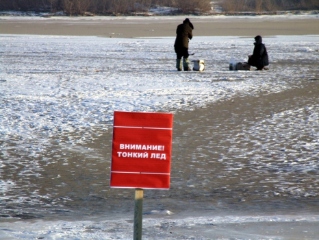 Мартовский лед под действием положительных температур стал небезопасным