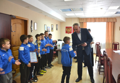 Юные футболисты играют и побеждают!   